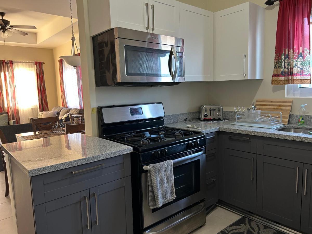 Seamist Villa @Oceanpointe Lucea Comfy 2Br W/Pool Gym & Parking Eksteriør billede