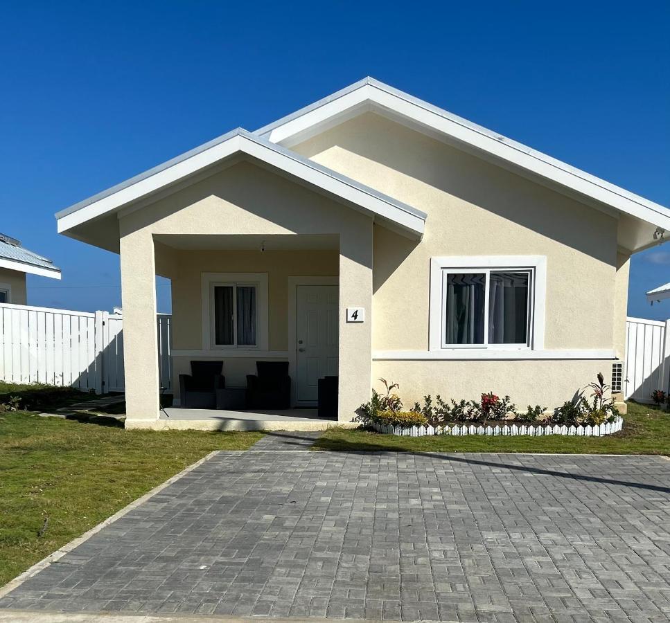 Seamist Villa @Oceanpointe Lucea Comfy 2Br W/Pool Gym & Parking Eksteriør billede
