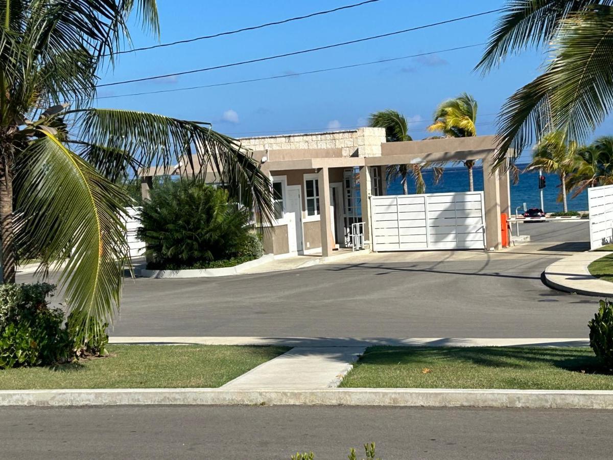 Seamist Villa @Oceanpointe Lucea Comfy 2Br W/Pool Gym & Parking Eksteriør billede